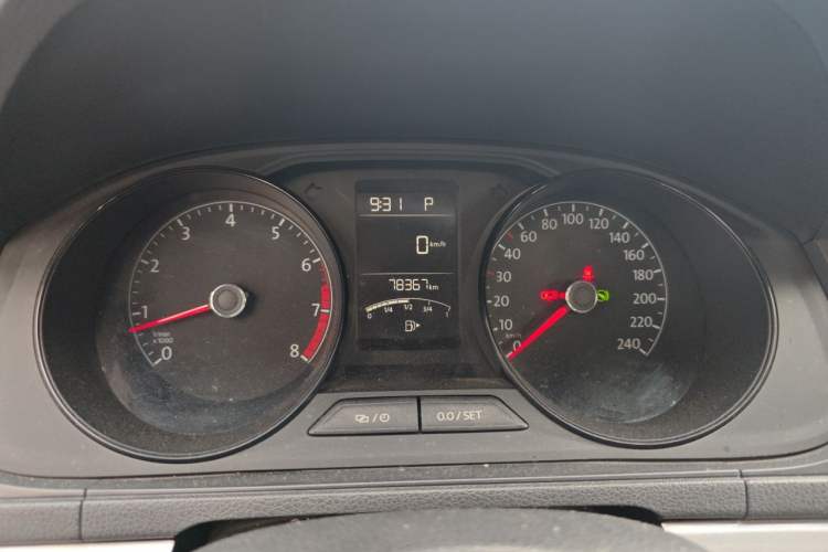 Used Volkswagen Lavida 2015 1.6L Automatic Fashion Edition Instrument Cluster