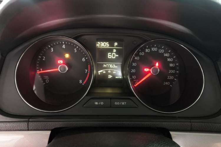 Used Volkswagen Lavida 2015 1.6L Automatic Comfort Edition Instrument Cluster