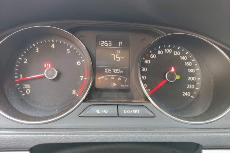 Used Volkswagen Lavida 2015 1.6L Automatic Comfort Edition Instrument Cluster