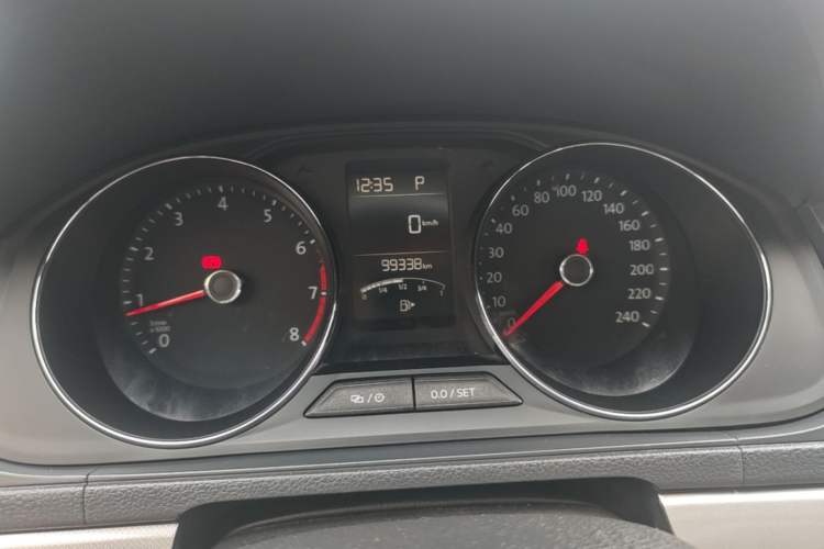 Used Volkswagen Lavida 2015 1.6L Automatic Comfort Edition Instrument Cluster