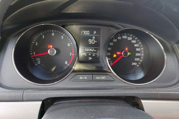 Used Volkswagen Lavida 2015 1.6L Automatic Comfort Edition Instrument Cluster