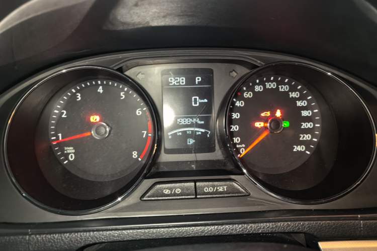 Used Volkswagen Lavida 2015 1.6L Automatic Comfort Edition Instrument Cluster