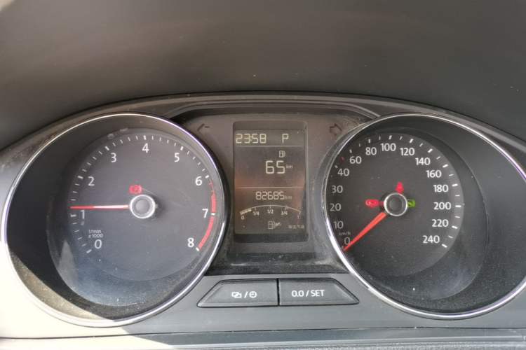 Used Volkswagen Lavida 2015 1.6L Automatic Comfort Edition Instrument Cluster