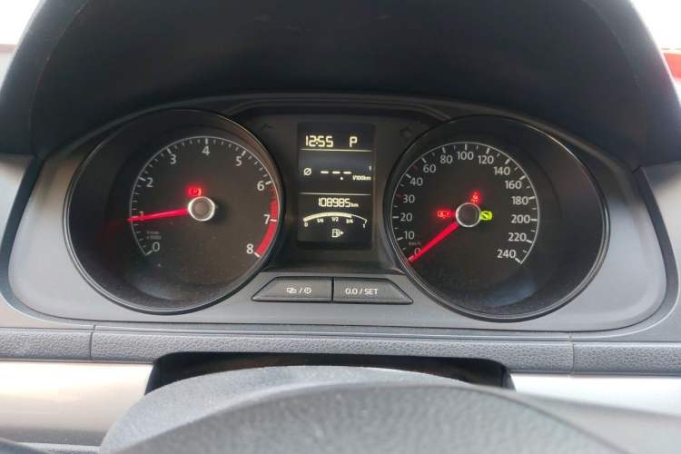 Used Volkswagen Lavida 2015 1.6L Automatic Fashion Edition Instrument Cluster