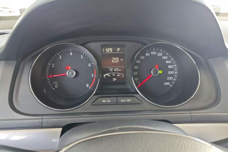 Used Volkswagen Lavida 2015 1.6L Automatic Comfort Edition Instrument Cluster