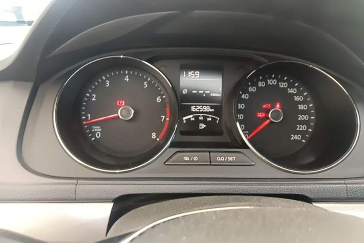 Used Volkswagen Lavida 2015 1.6L Manual Comfort Edition Instrument Cluster
