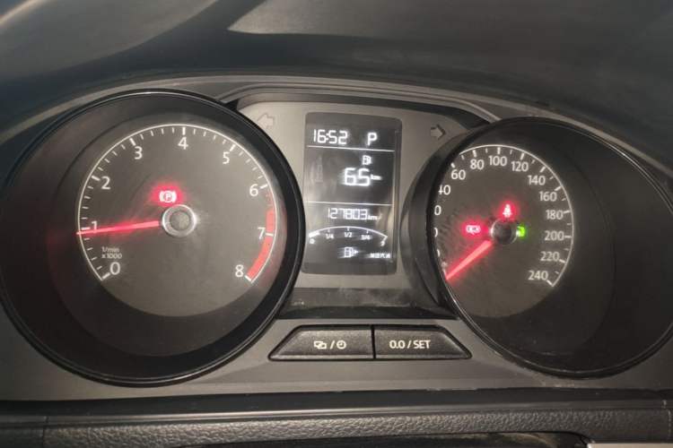Used Volkswagen Lavida 2015 1.6L Automatic Fashion Edition Instrument Cluster