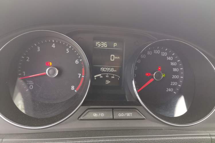 Used Volkswagen Lavida 2015 1.6L Automatic Comfort Edition Instrument Cluster