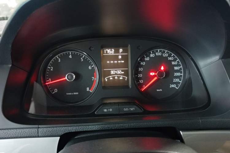 Used Volkswagen Lavida 2015 1.6L Automatic Fashion Edition Instrument Cluster