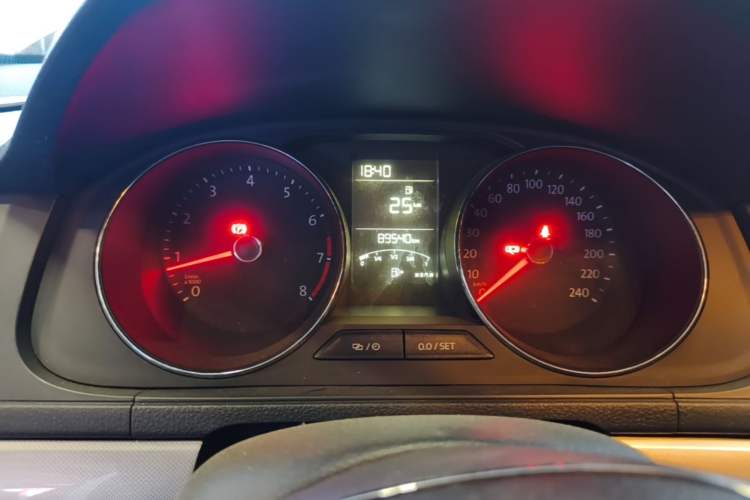 Used Volkswagen Lavida 2015 1.6L Manual Comfort Edition Instrument Cluster