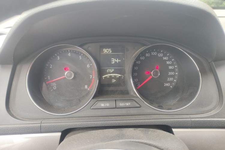 Used Volkswagen Lavida 2015 1.6L Manual Comfort Edition Instrument Cluster