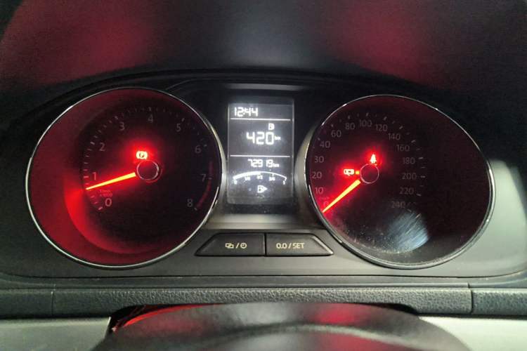 Used Volkswagen Lavida 2015 1.6L Manual Comfort Edition Instrument Cluster