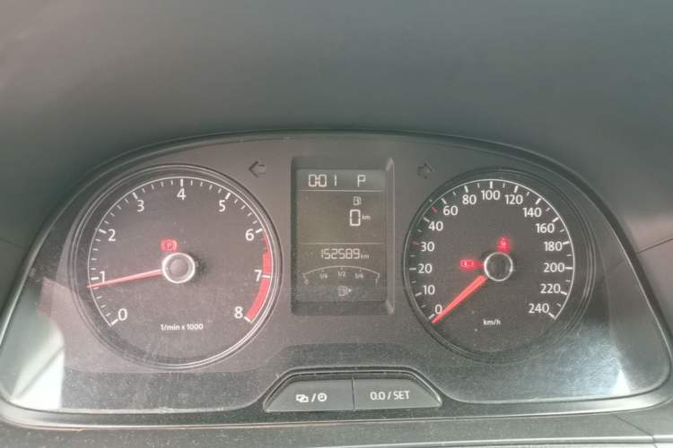 Used Volkswagen Lavida 2015 1.6L Automatic Fashion Edition Instrument Cluster
