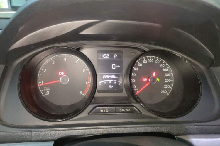 Used Volkswagen Lavida 2015 1.6L Automatic Fashion Edition Instrument Cluster