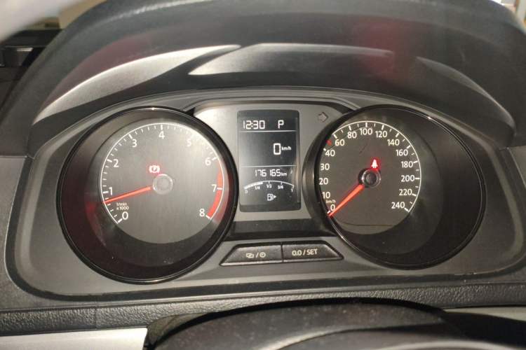 Used Volkswagen Lavida 2015 1.6L Automatic Fashion Edition Instrument Cluster