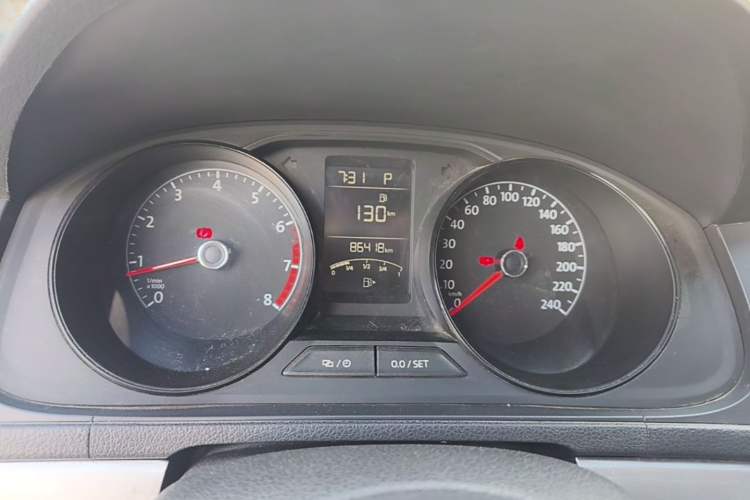 Used Volkswagen Lavida 2015 1.6L Automatic Fashion Edition Instrument Cluster
