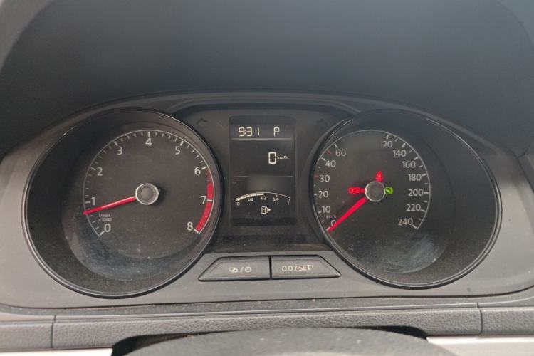 Used Volkswagen Lavida 2015 1.6L Automatic Fashion Edition Instrument Cluster