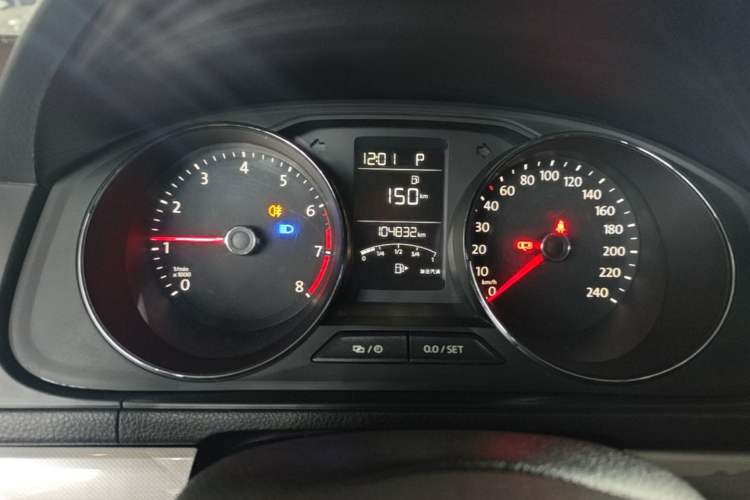 Used Volkswagen Lavida 2015 1.6L Automatic Comfort Edition Instrument Cluster