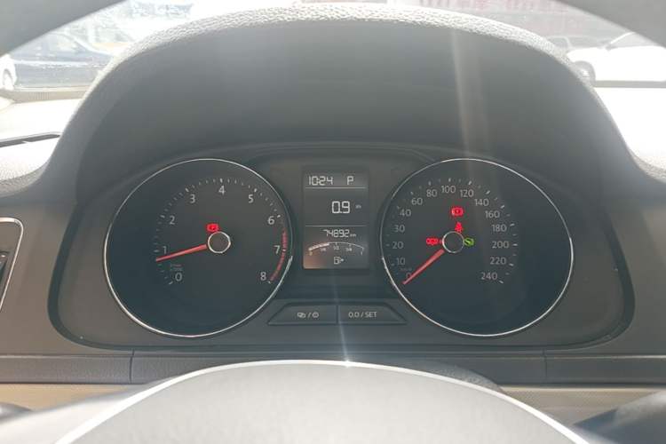 Used Volkswagen Lavida 2015 1.6L Automatic Comfort Edition Instrument Cluster