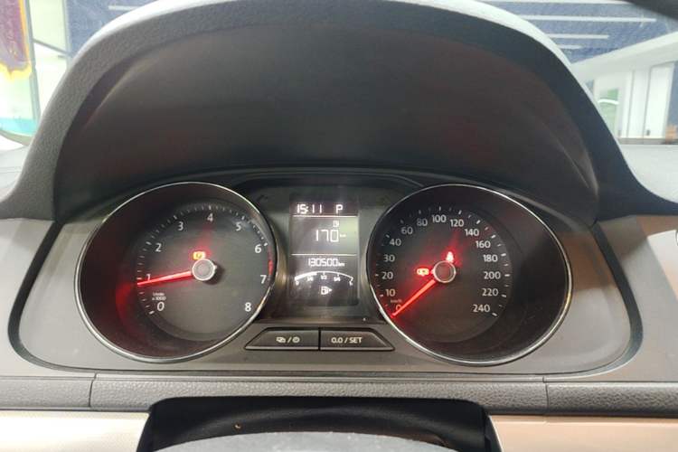 Used Volkswagen Lavida 2015 1.6L Automatic Comfort Edition Instrument Cluster