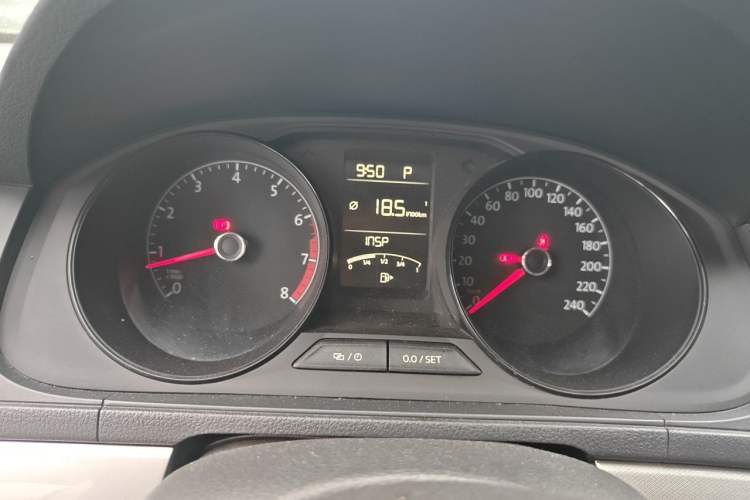 Used Volkswagen Lavida 2015 1.6L Automatic Fashion Edition Instrument Cluster