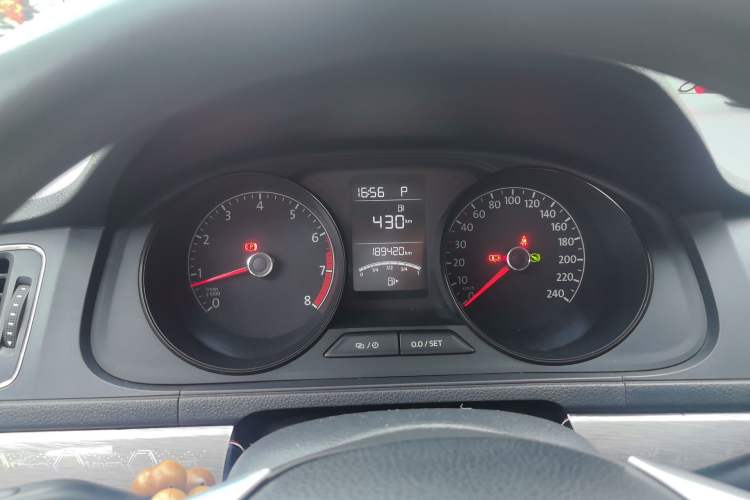 Used Volkswagen Lavida 2015 1.6L Automatic Fashion Edition Instrument Cluster
