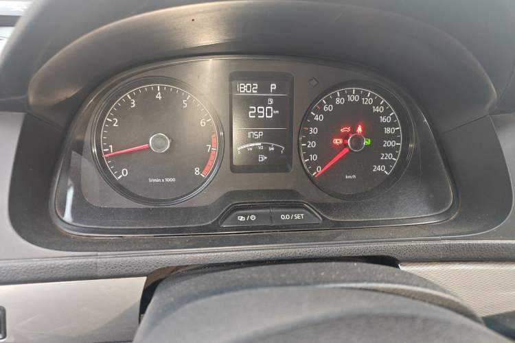 Used Volkswagen Lavida 2015 1.6L Automatic Fashion Edition Instrument Cluster