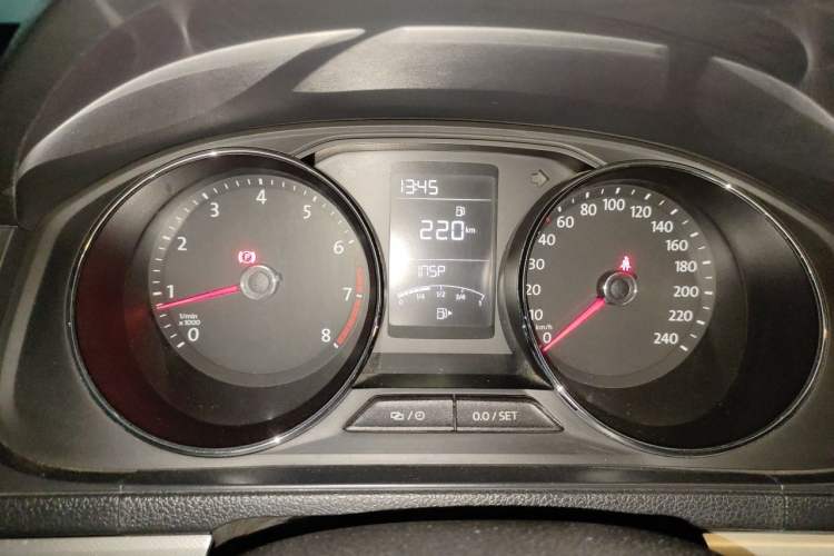 Used Volkswagen Lavida 2015 1.6L Manual Comfort Edition Instrument Cluster