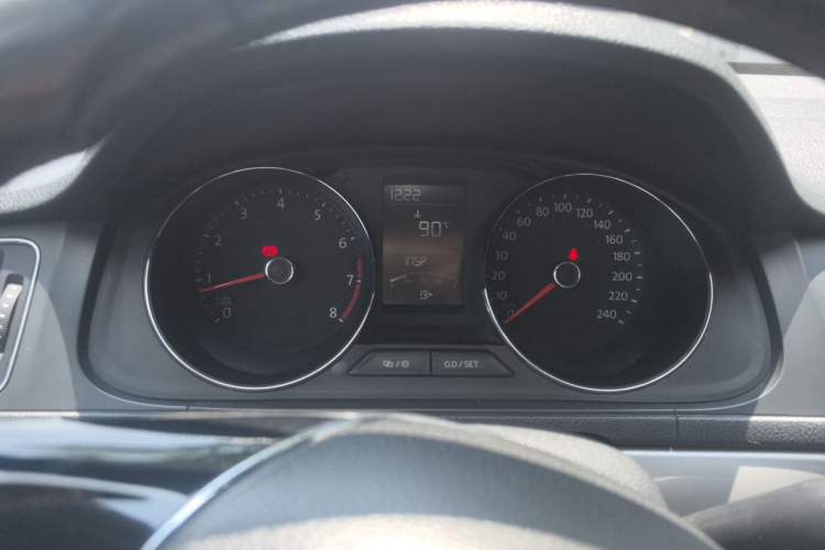 Used Volkswagen Lavida 2015 1.6L Manual Comfort Edition Instrument Cluster