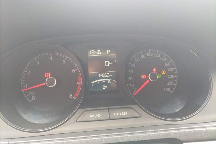 Used Volkswagen Lavida 2015 1.6L Automatic Fashion Edition Instrument Cluster