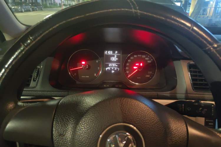 Used Volkswagen Lavida 2015 1.6L Automatic Comfort Edition Instrument Cluster