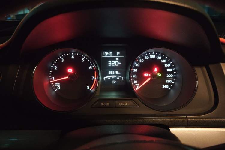 Used Volkswagen Lavida 2015 1.6L Automatic Comfort Edition Instrument Cluster