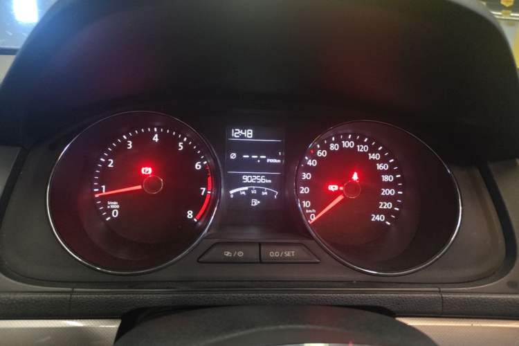 Used Volkswagen Lavida 2015 1.6L Manual Comfort Edition Instrument Cluster