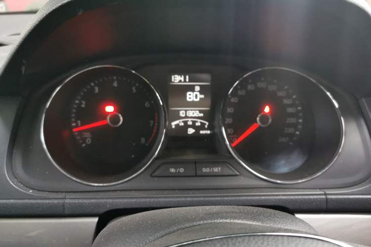 Used Volkswagen Lavida 2015 1.6L Manual Comfort Edition Instrument Cluster
