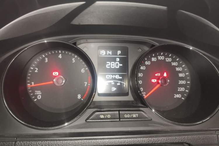 Used Volkswagen Lavida 2015 1.6L Automatic Comfort Edition Instrument Cluster