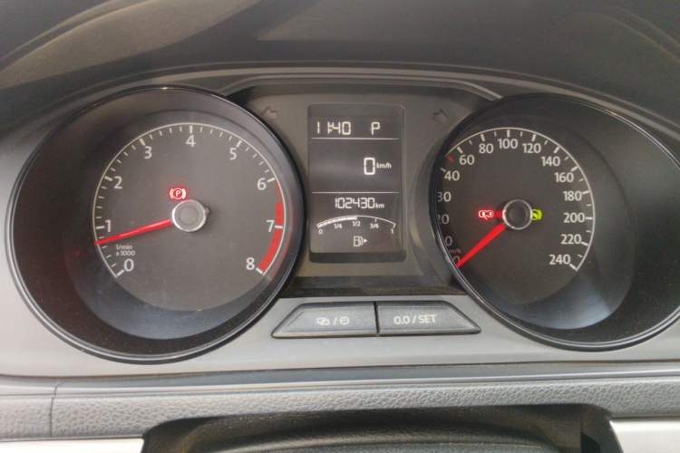 Used Volkswagen Lavida 2015 1.6L Automatic Fashion Edition Instrument Cluster