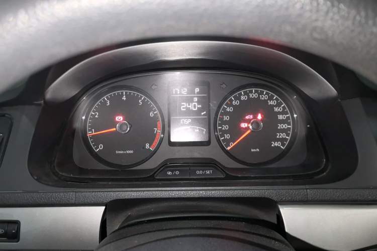 Used Volkswagen Lavida 2015 1.6L Automatic Fashion Edition Instrument Cluster