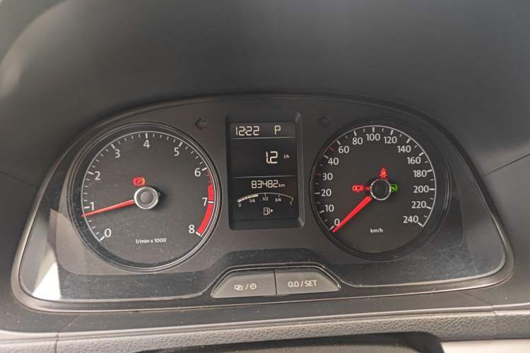 Used Volkswagen Lavida 2015 1.6L Automatic Fashion Edition Instrument Cluster
