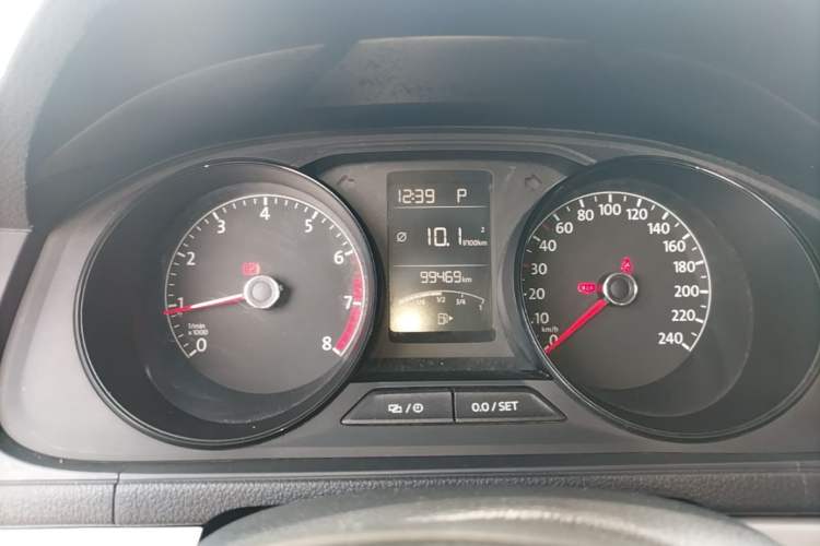 Used Volkswagen Lavida 2015 1.6L Automatic Fashion Edition Instrument Cluster
