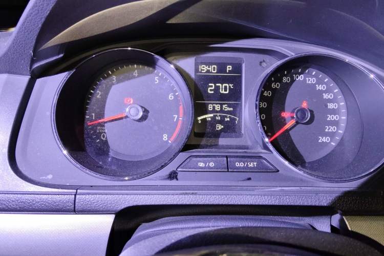 Used Volkswagen Lavida 2015 1.6L Automatic Comfort Edition Instrument Cluster
