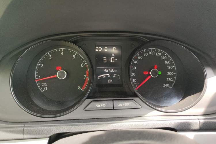 Used Volkswagen Lavida 2015 1.6L Automatic Fashion Edition Instrument Cluster