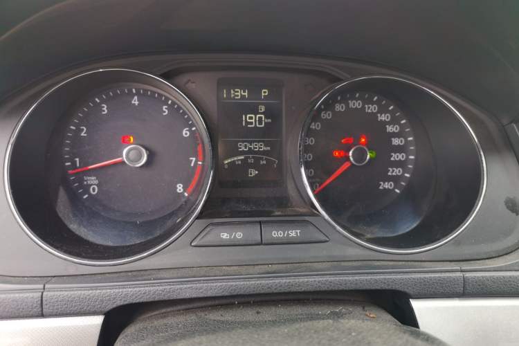 Used Volkswagen Lavida 2015 1.6L Automatic Comfort Edition Instrument Cluster