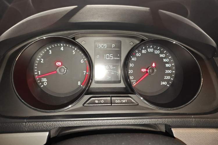 Used Volkswagen Lavida 2015 1.6L Automatic Comfort Edition Instrument Cluster