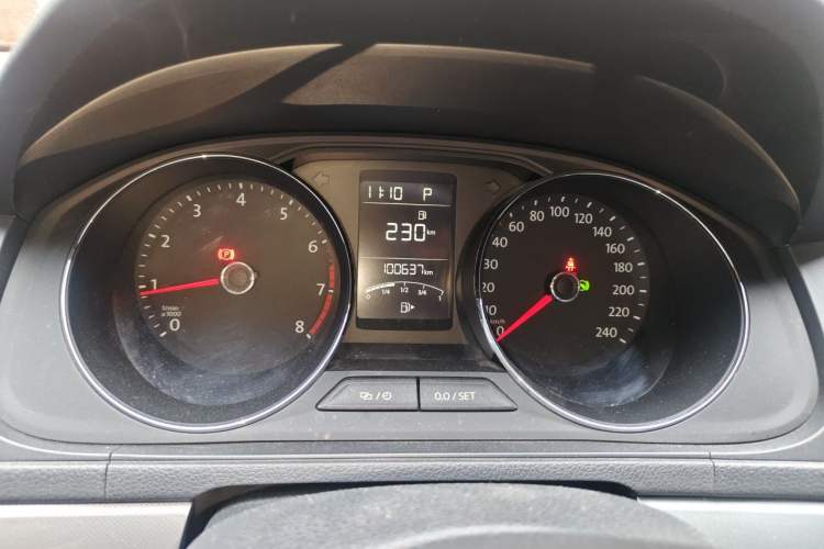 Used Volkswagen Lavida 2015 1.6L Automatic Comfort Edition Instrument Cluster