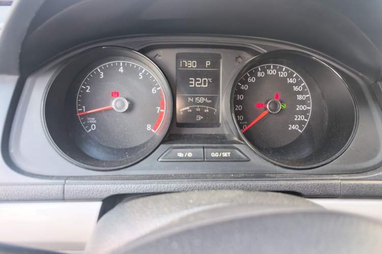Used Volkswagen Lavida 2015 1.6L Automatic Fashion Edition Instrument Cluster