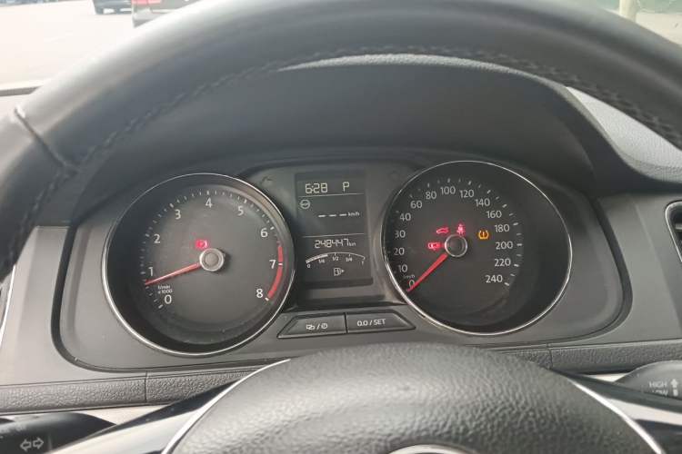 Used Volkswagen Lavida 2015 1.6L Automatic Comfort Edition Instrument Cluster