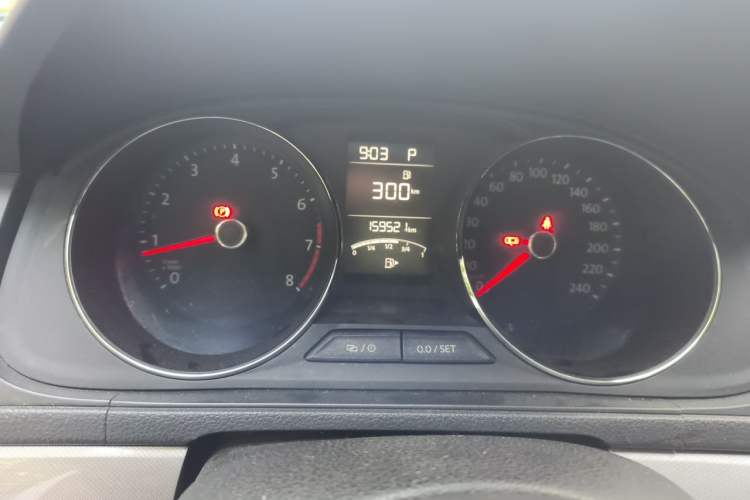 Used Volkswagen Lavida 2015 1.6L Automatic Comfort Edition Instrument Cluster