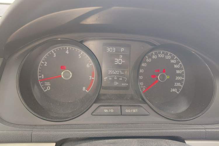Used Volkswagen Lavida 2015 1.6L Automatic Fashion Edition Instrument Cluster