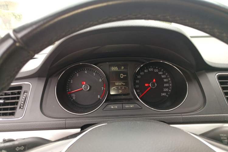 Used Volkswagen Lavida 2015 1.6L Automatic Comfort Edition Instrument Cluster