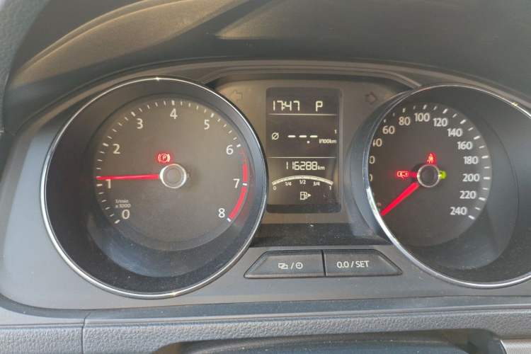 Used Volkswagen Lavida 2015 1.6L Automatic Comfort Edition Instrument Cluster